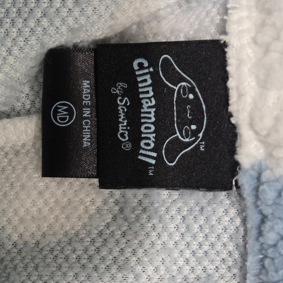 Cinnamoroll Cloud Fuzzy Lounge Set โ Size Medium - Picture 9 of 9